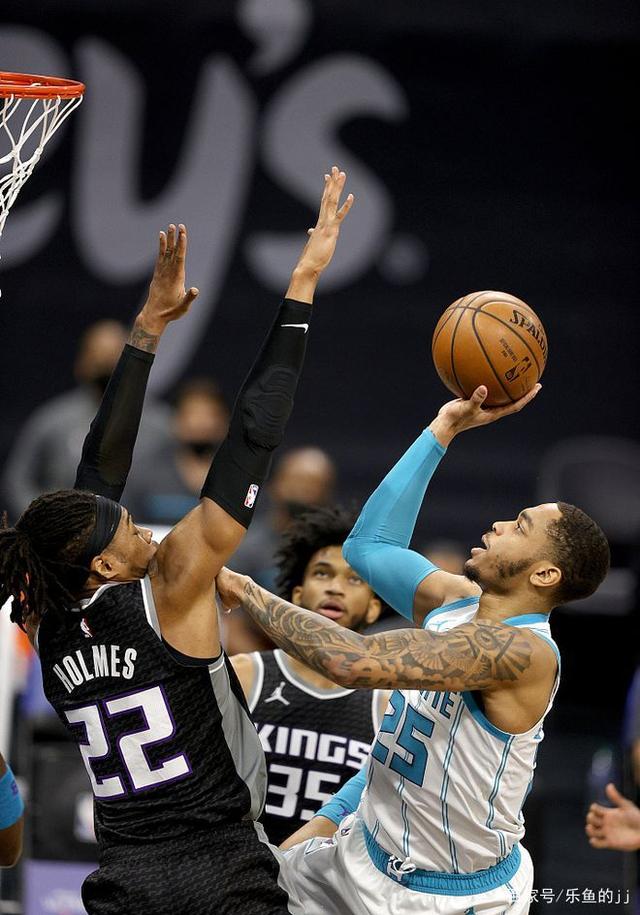 西甲赛程吃紧，夏洛特黄蜂今夜防线松动，媒体盛赞，更衣室氛围转暖的简单介绍