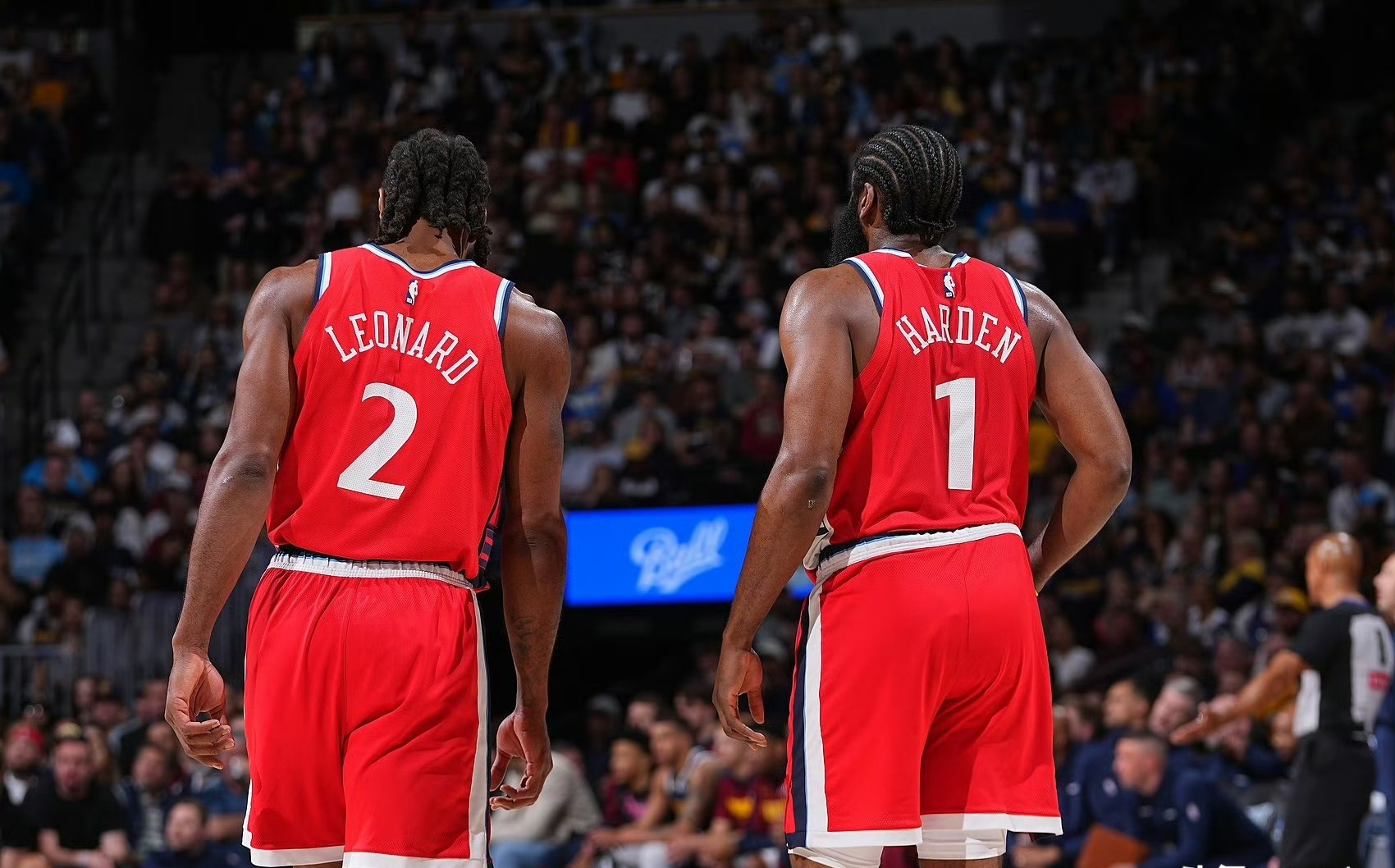 洛杉矶快船训练开放日，转会期官宣签约引欢呼，CBA季后赛在即，轮换策略成焦点的简单介绍